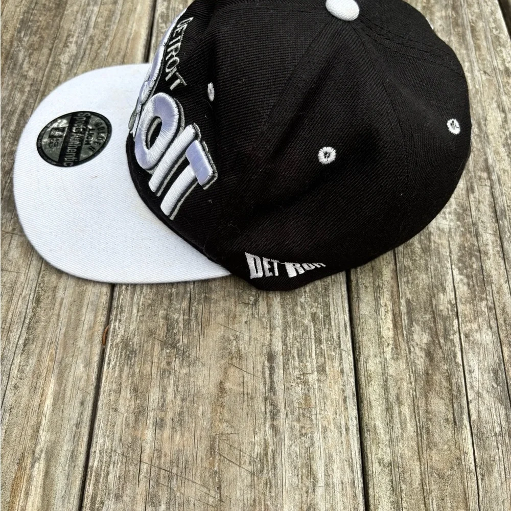 Black and Gray Detroit Cap - Picture 3 of 10